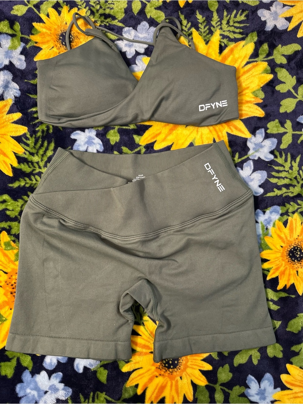 Olive Green Women’s Seamless Shorts set